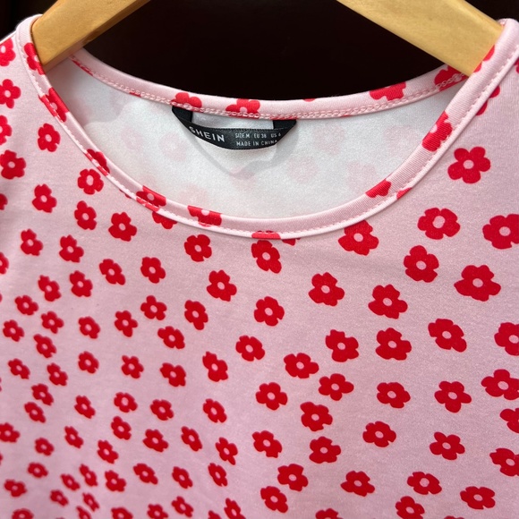 Pink Short Sleeve Crop Top with Red Flowers - Picture 11 of 16